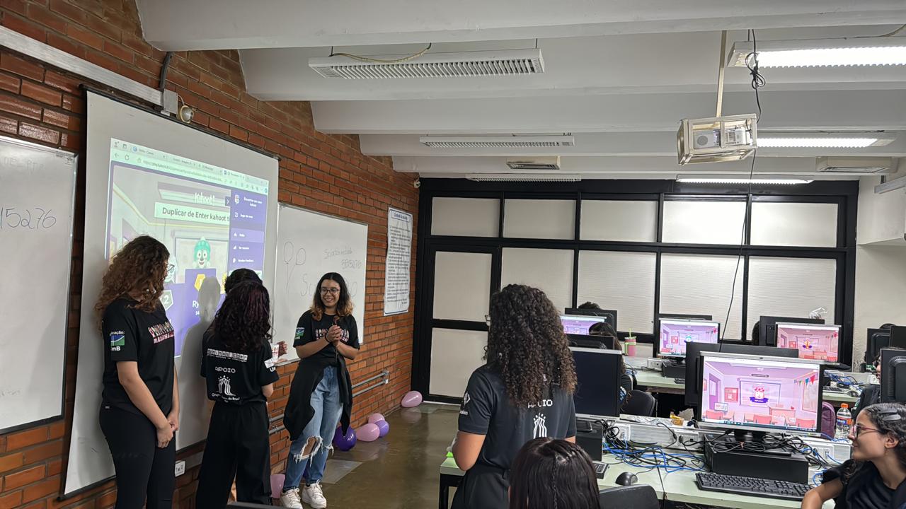 Oficina de treinamento para alunas de ensino médio