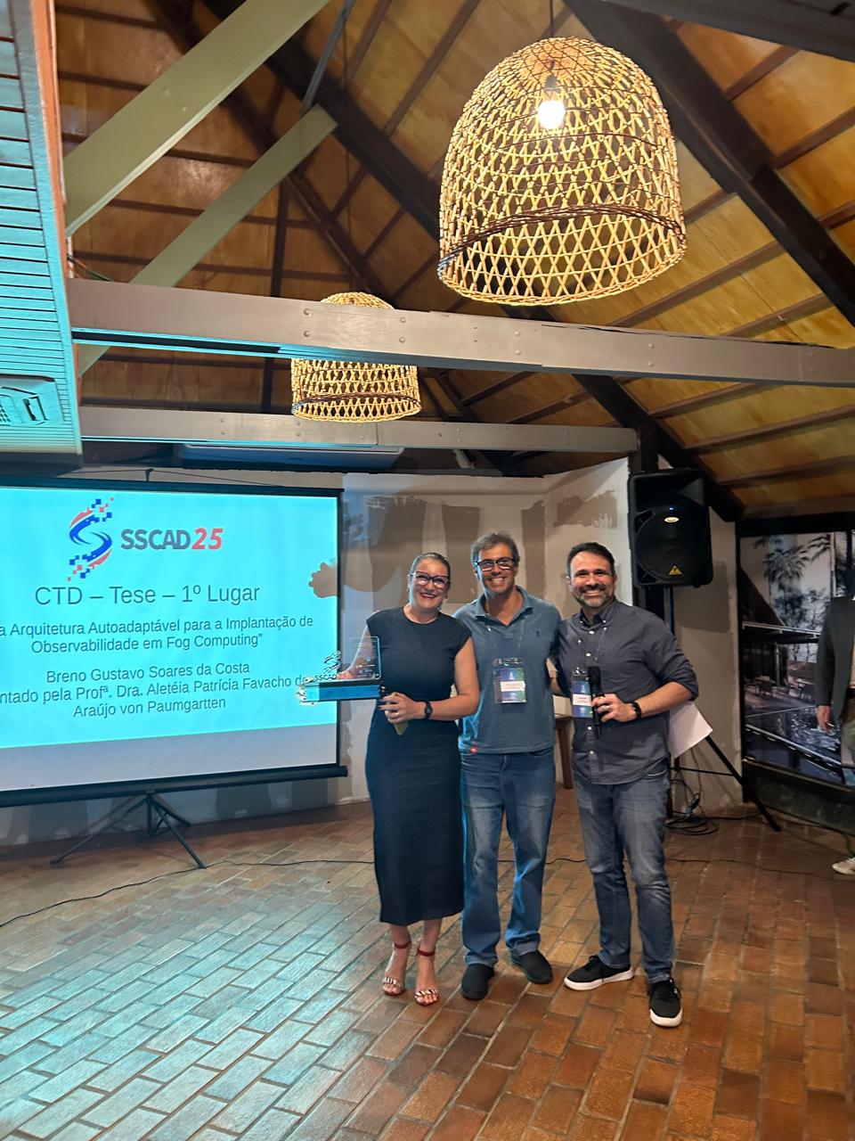 Professora Aletéia Araújo e orientandos no SSCAD 2025